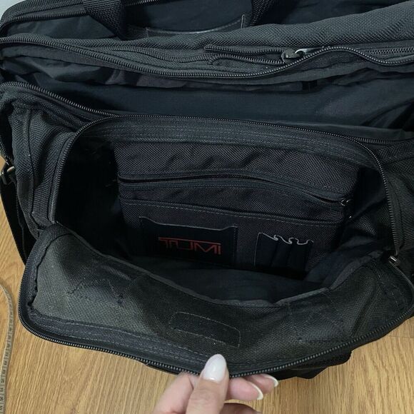 TUMI black nylon full zip messenger expander portfolio crossbody briefcase bag - Picture 5 of 7